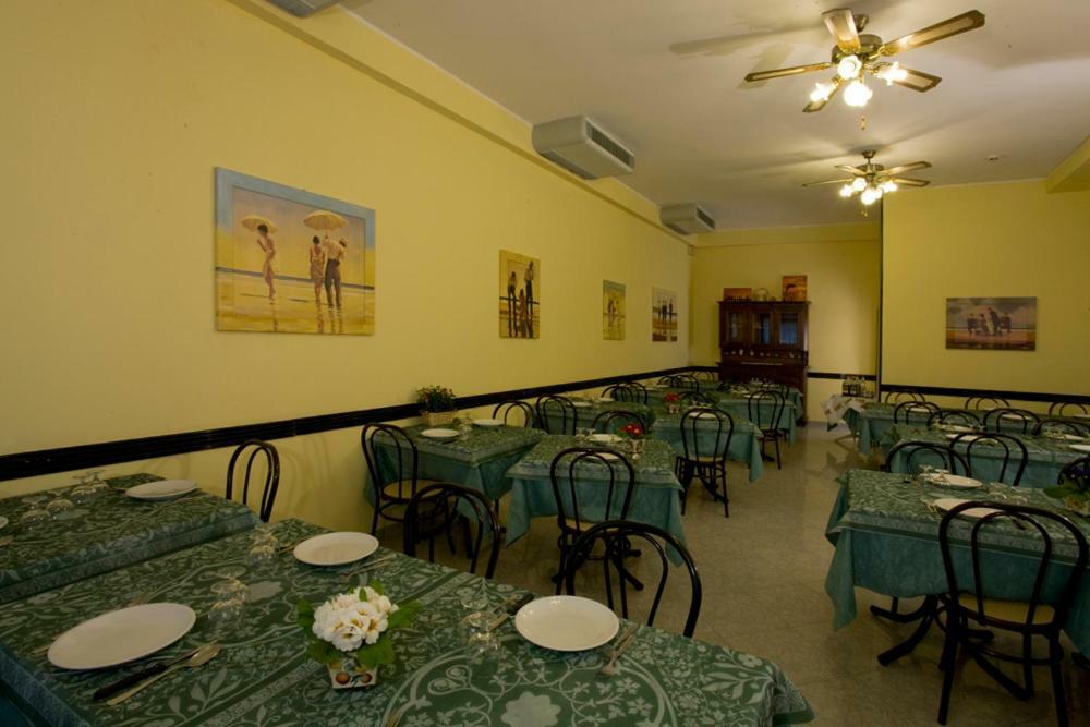 Hotel Andrea'S Rimini Extérieur photo